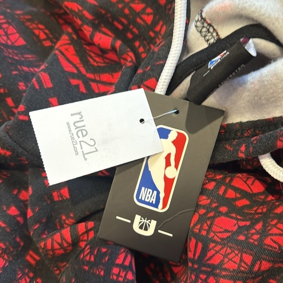 NWT Men’s NBA Sweatshirt Black and Red Size Large - Picture 5 of 5